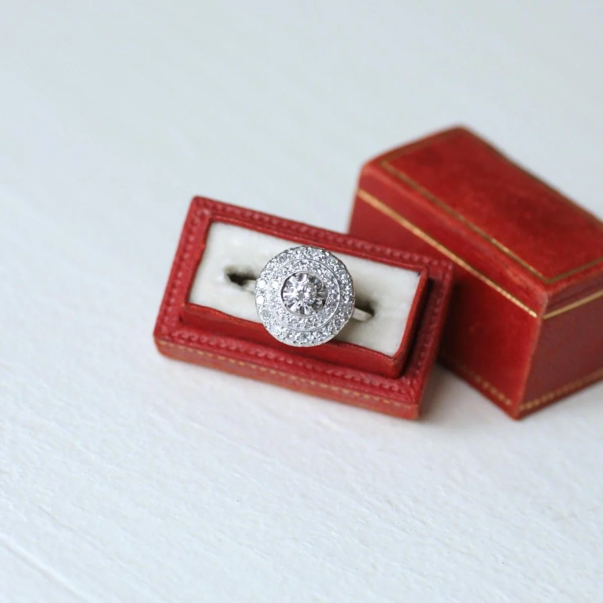 Bague en or blanc, platine, et diamants - Image 6