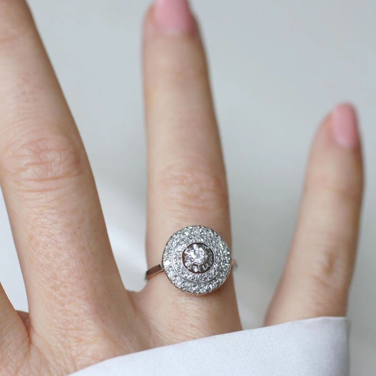 Bague en or blanc, platine, et diamants - Image 8