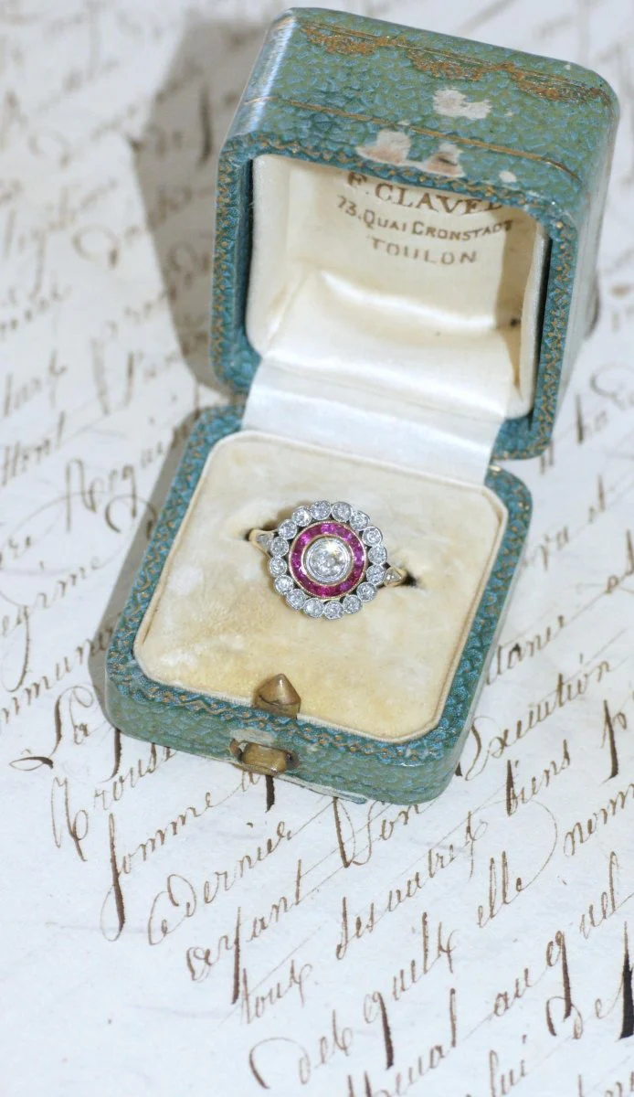 Bague Cible Belle Epoque Diamants et Rubis Calibrés - Image 10