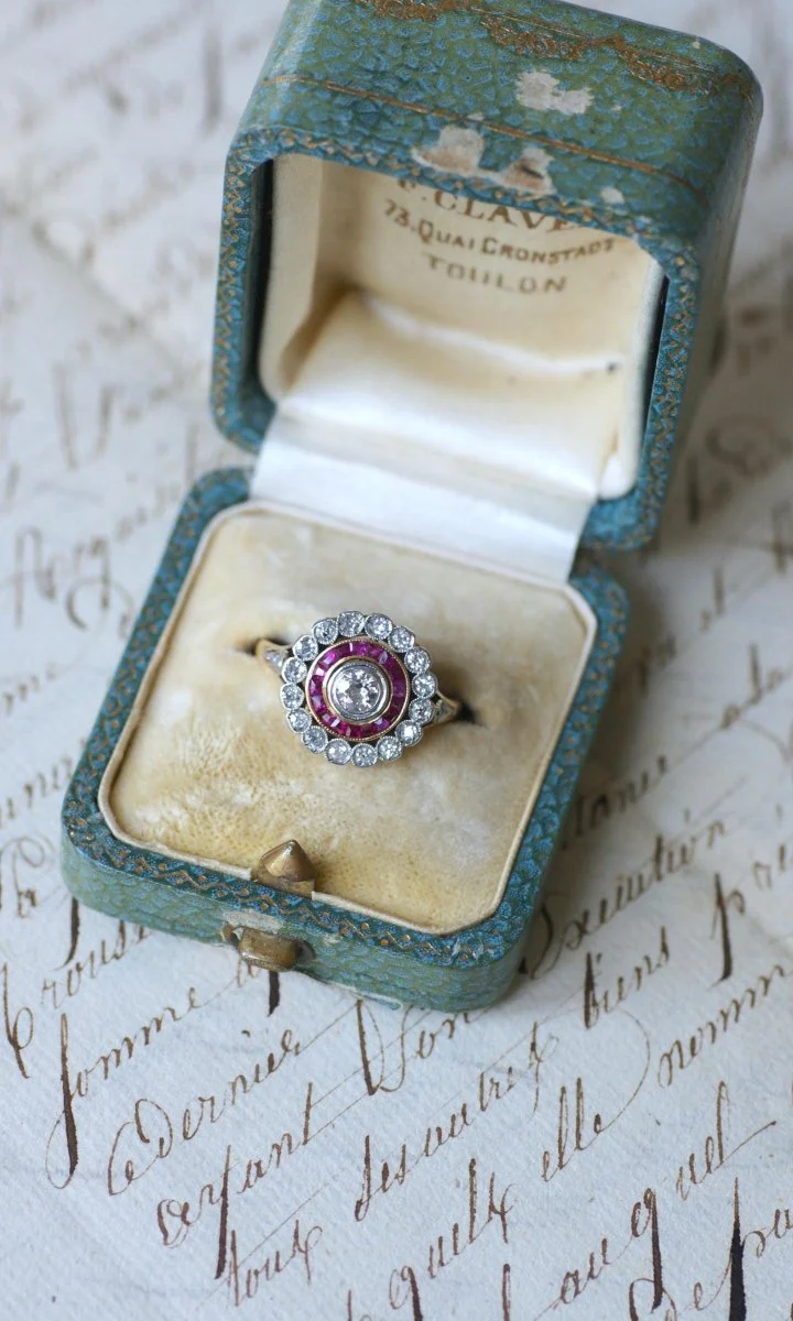 Bague Cible Belle Epoque Diamants et Rubis Calibrés - Image 6