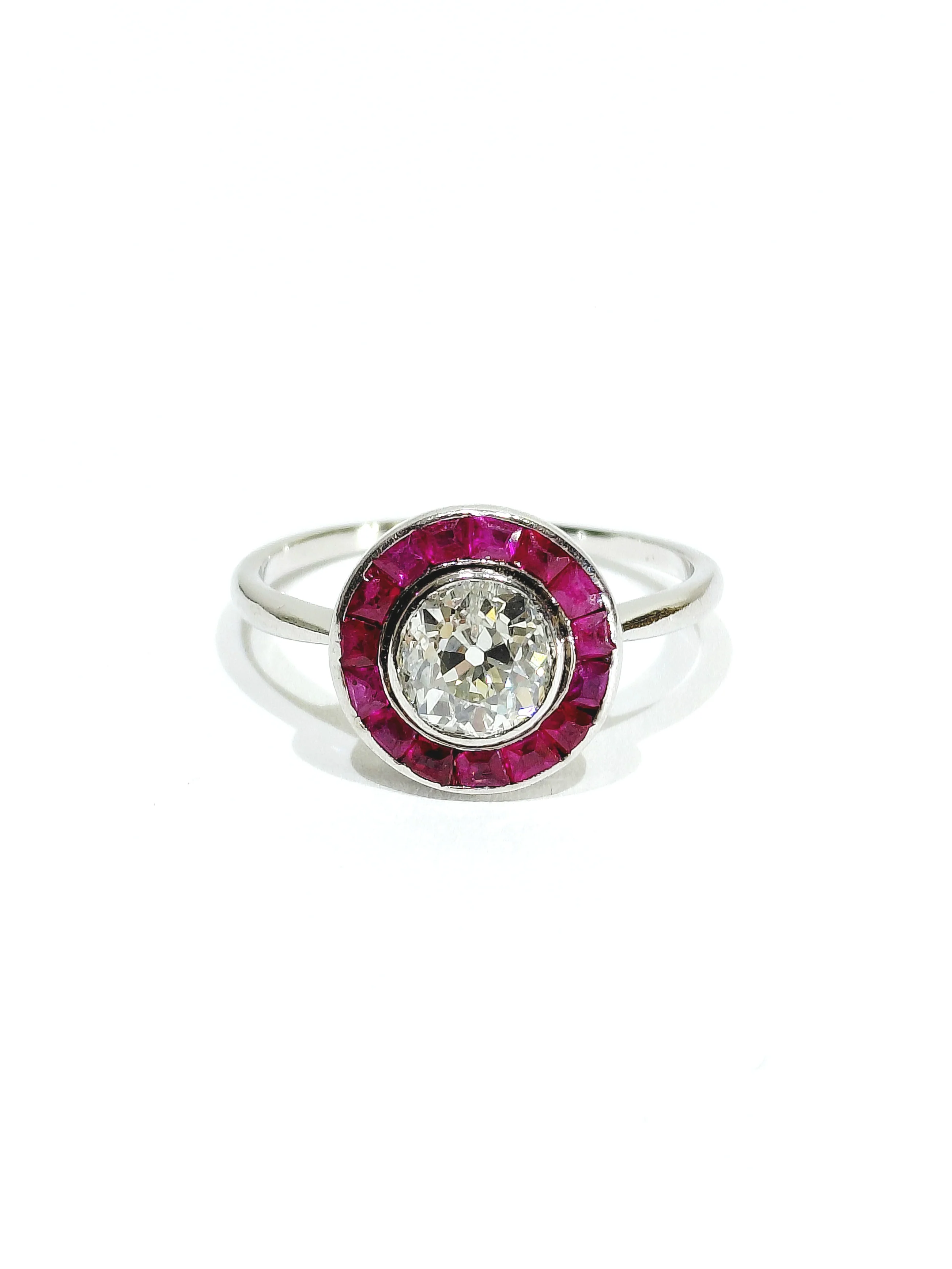 Bague Cible en platine, rubis, et diamants