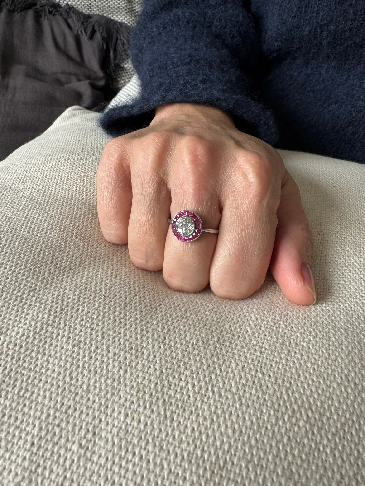Bague Cible en platine, rubis, et diamants - Image 2