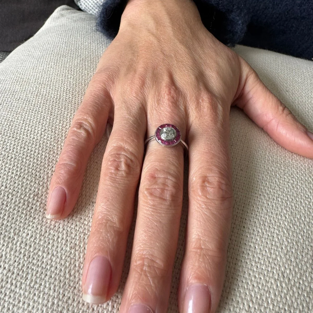Bague Cible en platine, rubis, et diamants - Image 20