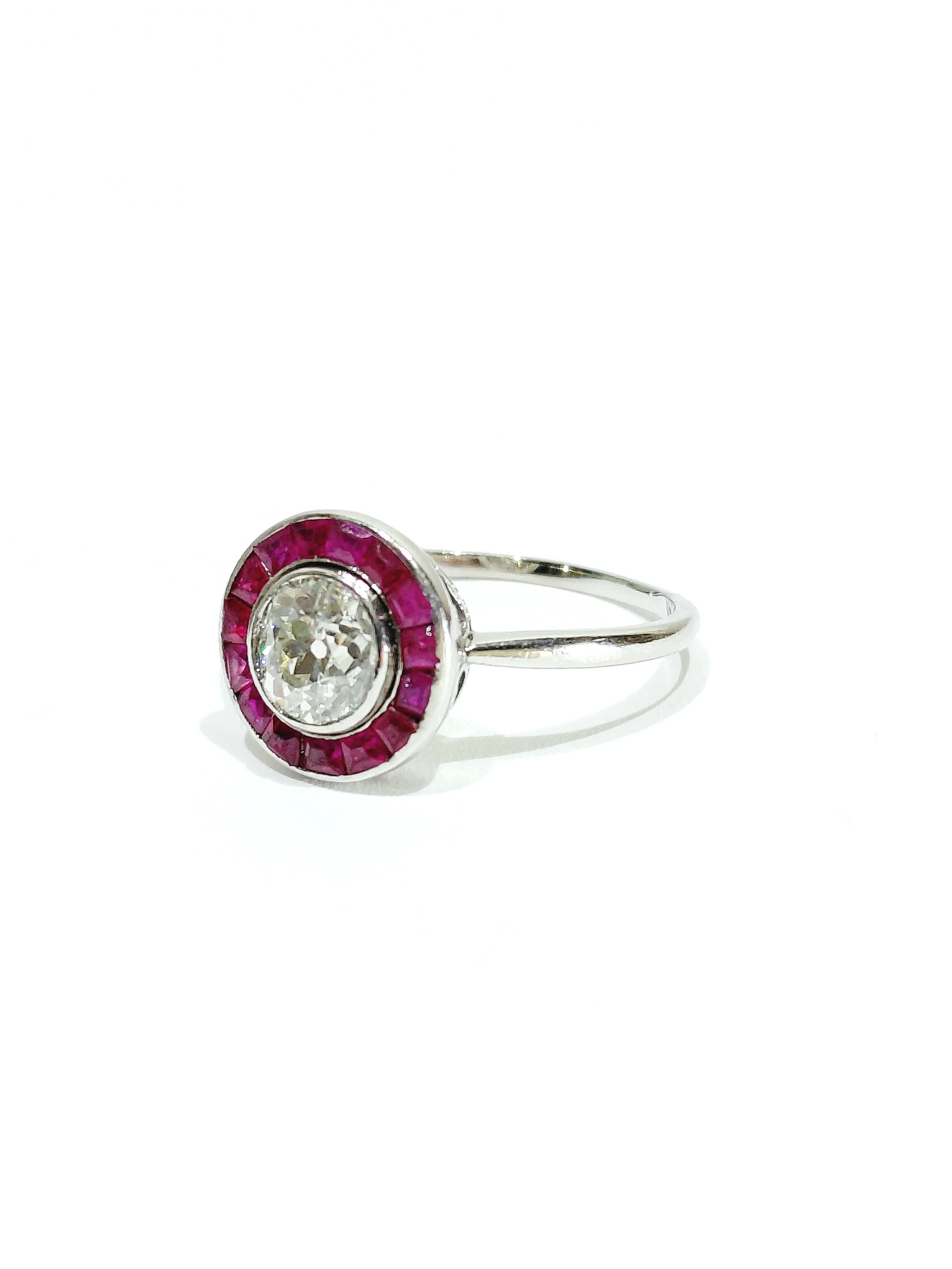 Bague Cible en platine, rubis, et diamants - Image 7