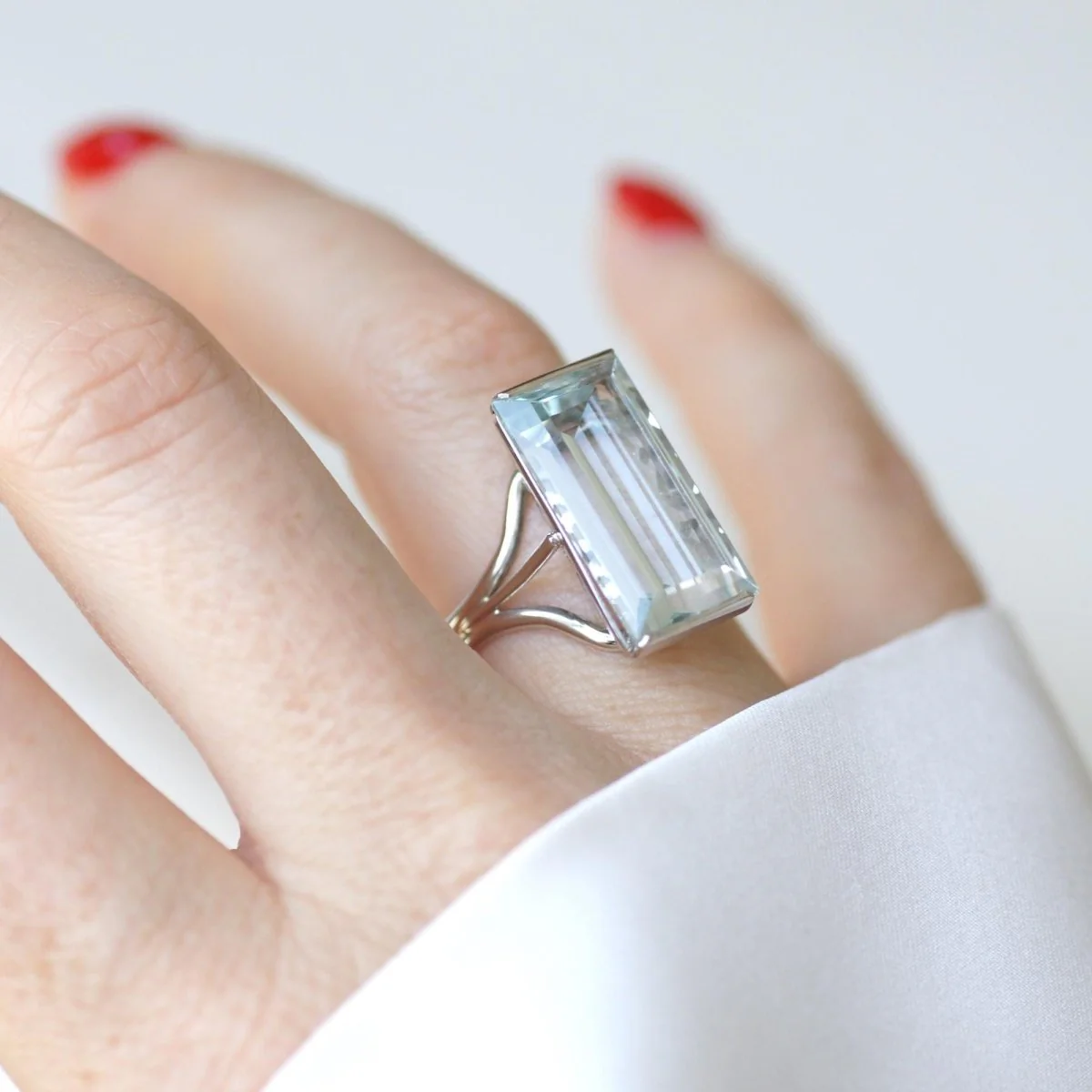 Bague Cocktail en or blanc et aigue-marine - Image 10