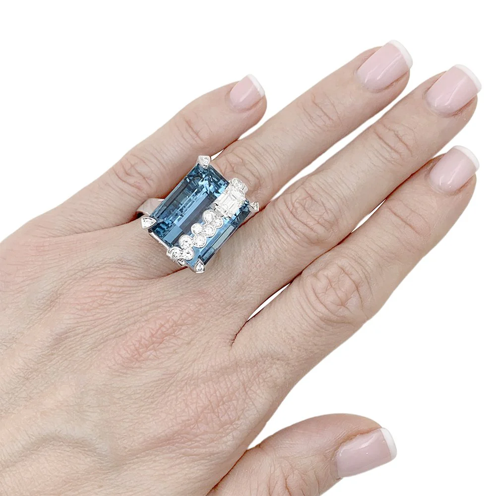 Bague Cocktail en or blanc, aigue-marine et diamants - Image 2