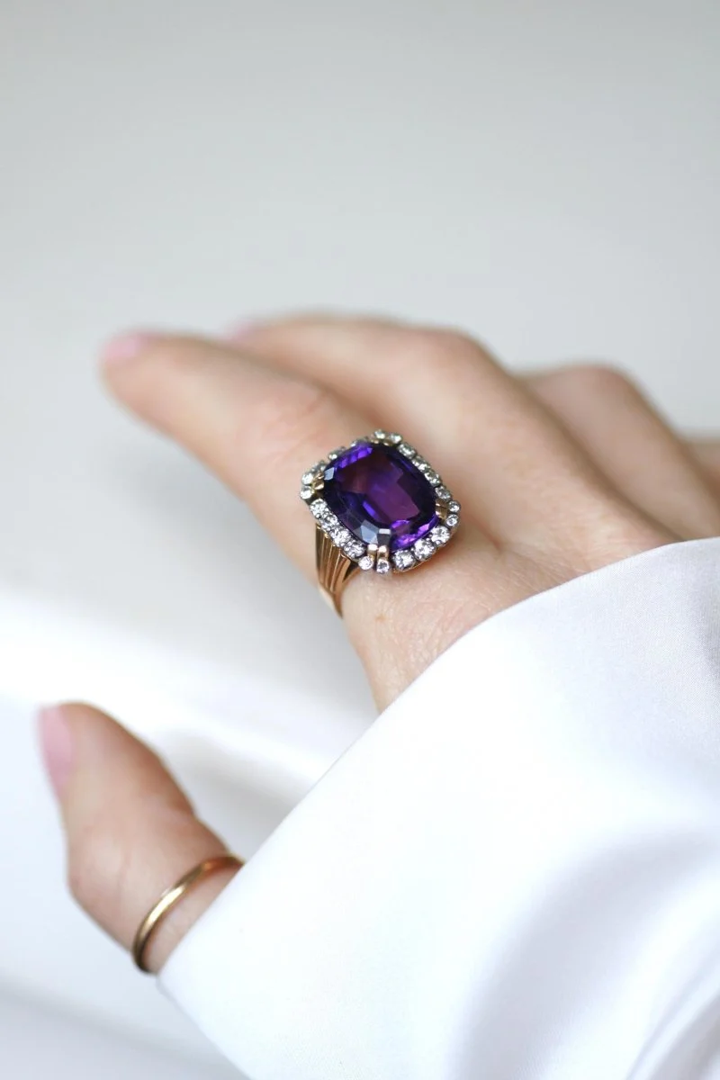 Bague Cocktail en or rose, platine, améthyste, et diamants - Image 9