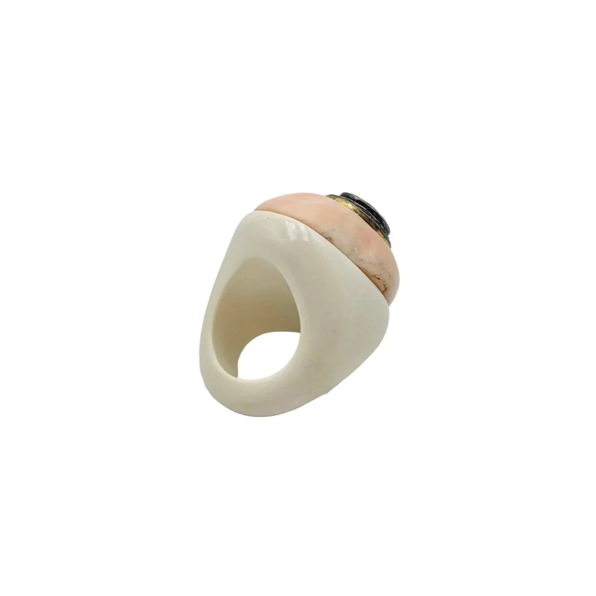 Bague Cocktail en résine, corail et diamants - Image 5