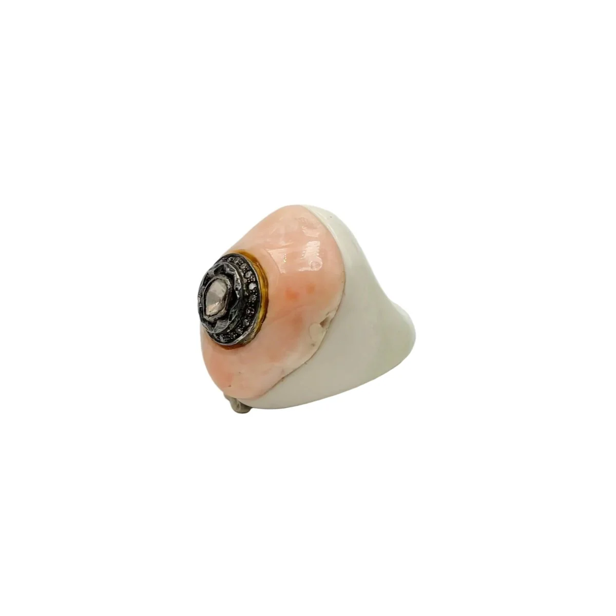 Bague Cocktail en résine, corail et diamants - Image 9