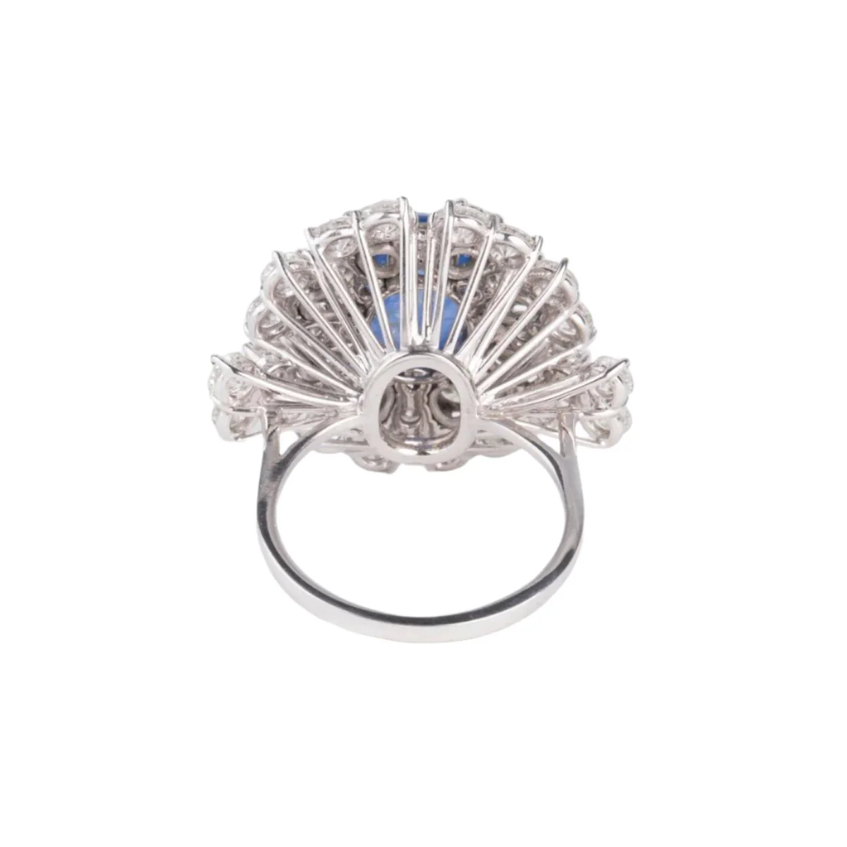 Bague Cocktail en or blanc, saphir de Ceylan et diamants - Image 4