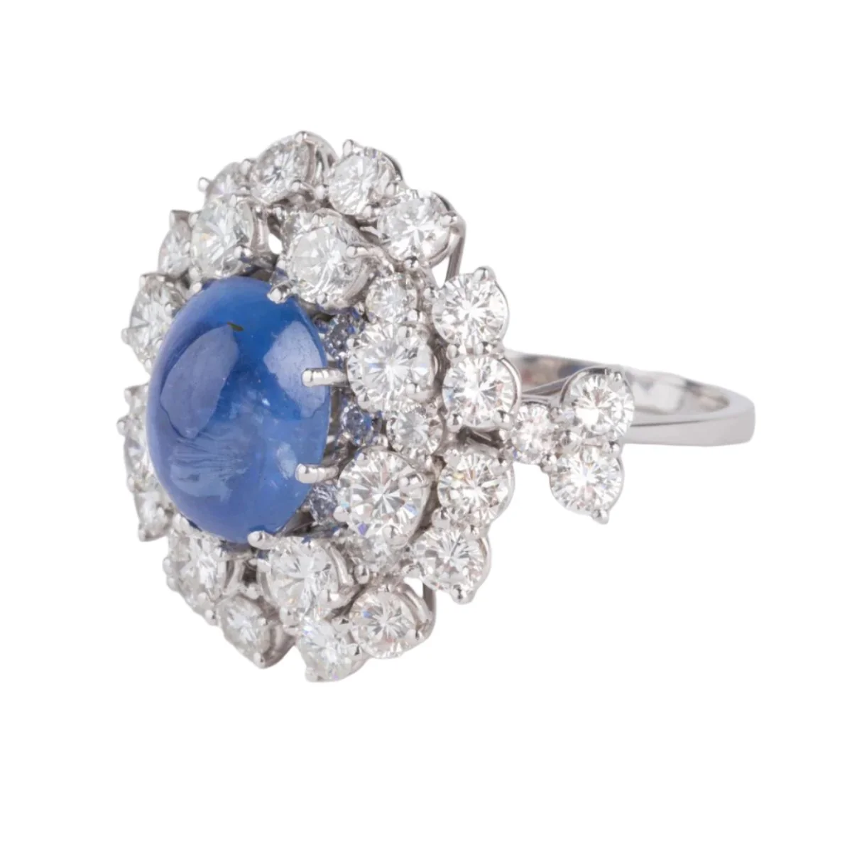 Bague Cocktail en or blanc, saphir de Ceylan et diamants - Image 5