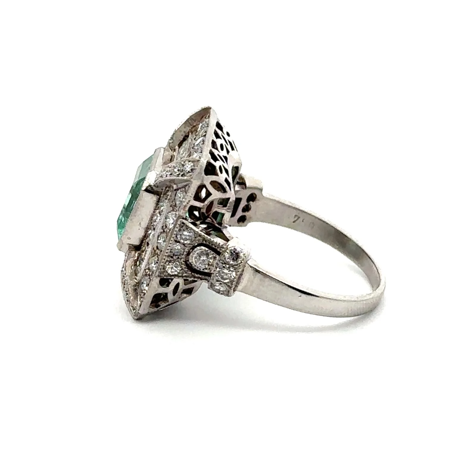 Bague Cocktail en or blanc, émeraude et diamants - Image 3