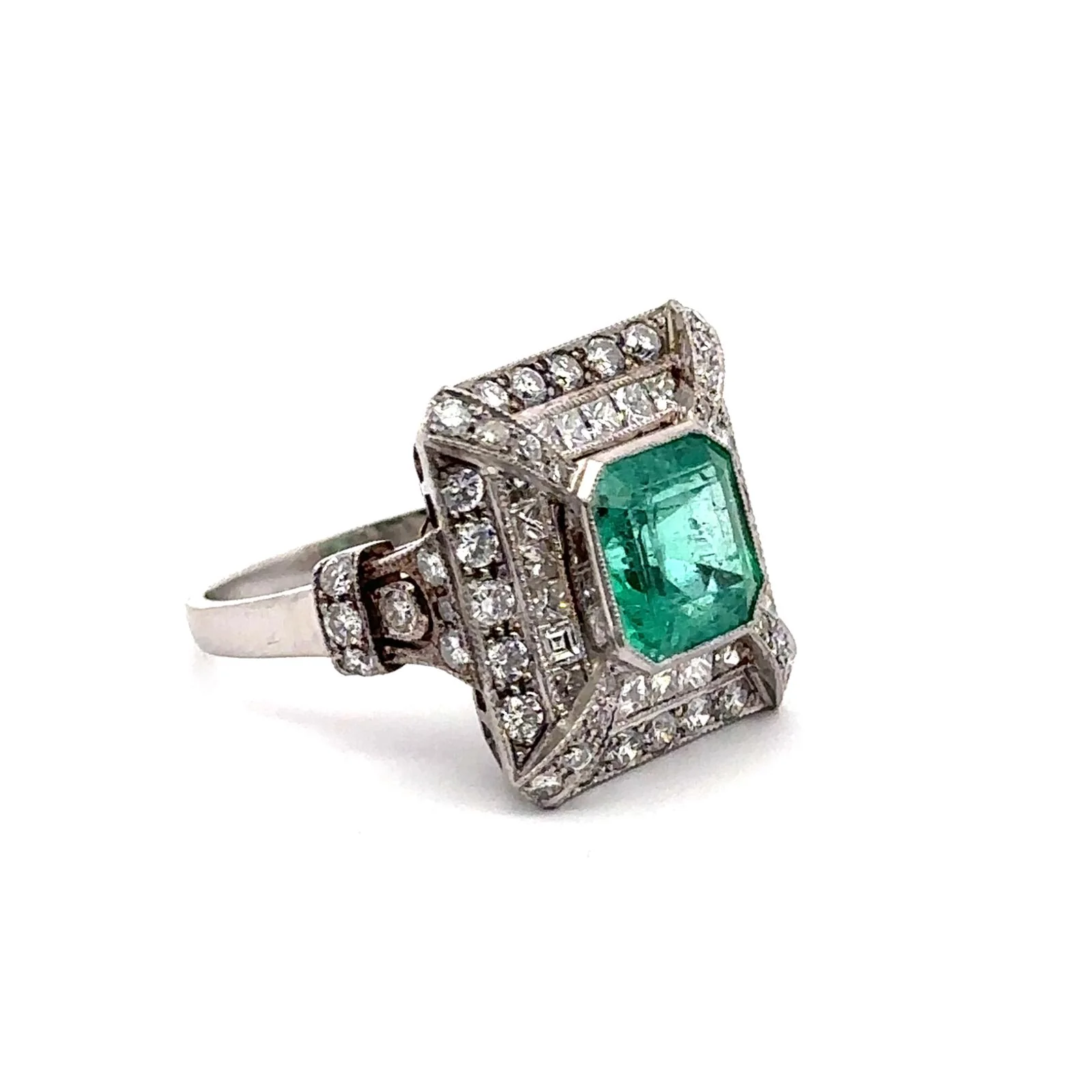 Bague Cocktail en or blanc, émeraude et diamants - Image 5