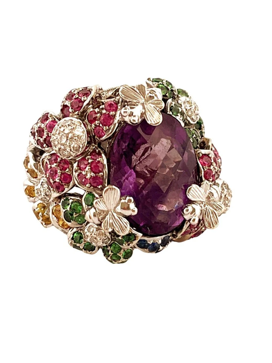 Bague Cocktail en or blanc et en améthyste, rubis, grenats verts et diamants - Image 2