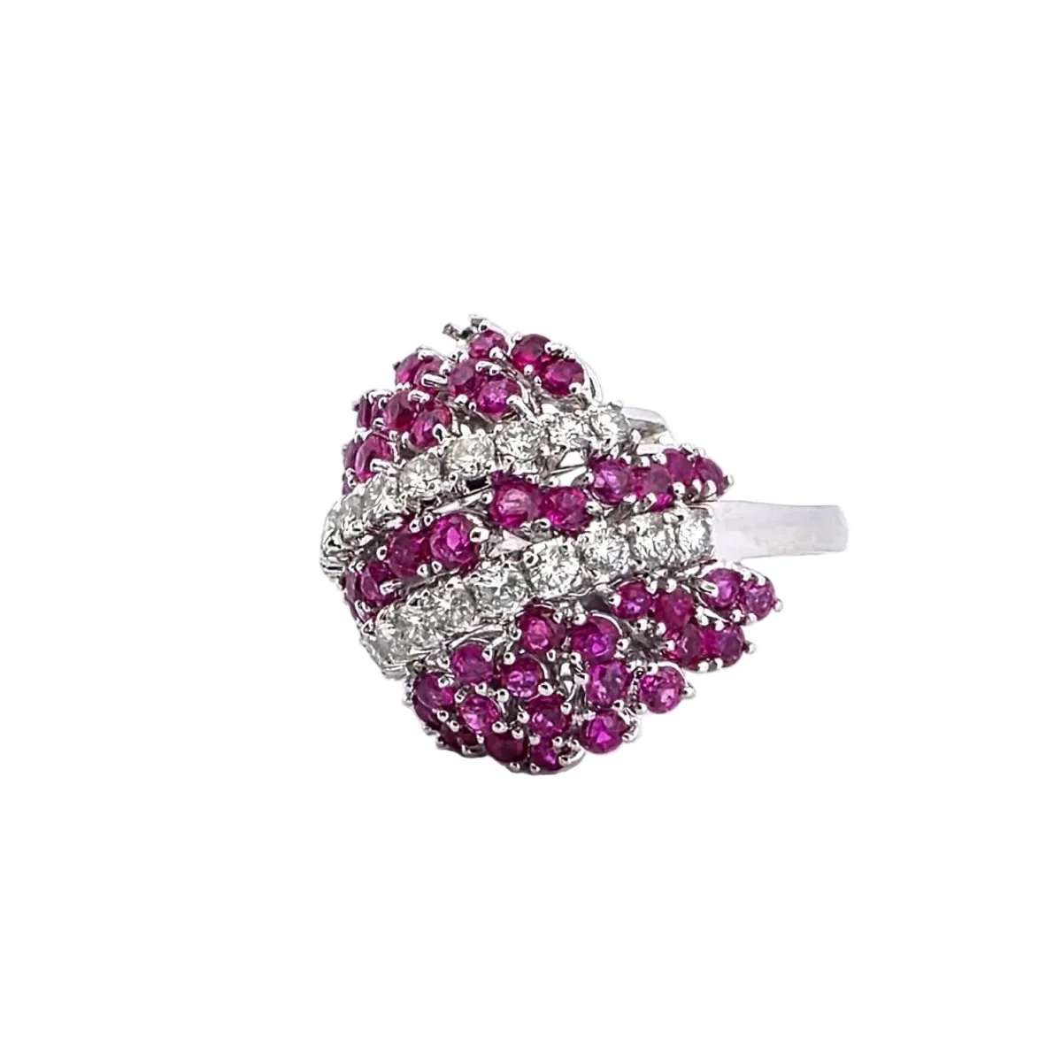 Bague Cocktail en or blanc, rubis et diamants - Image 3