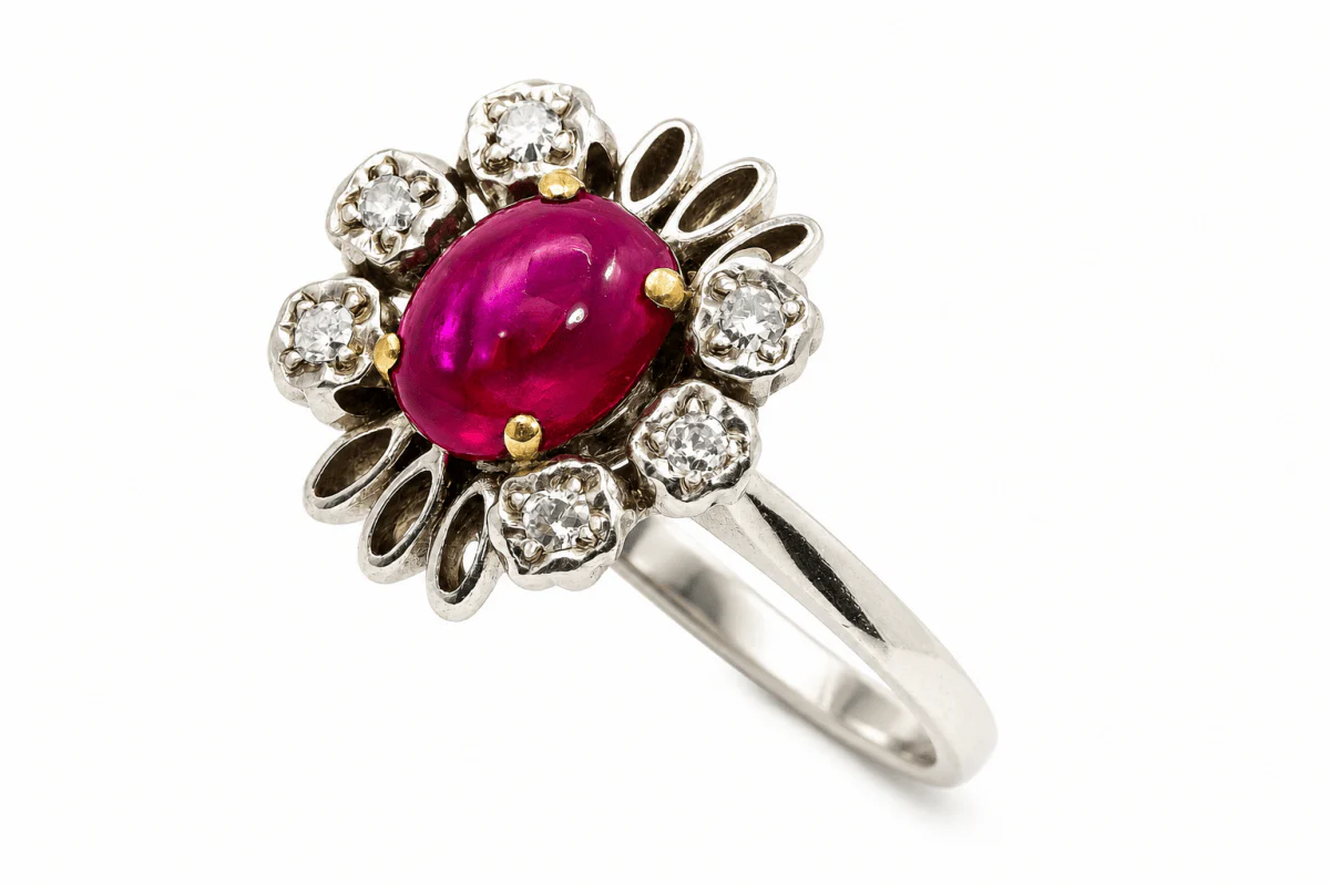Bague Cocktail en or blanc, rubis et diamants - Image 8
