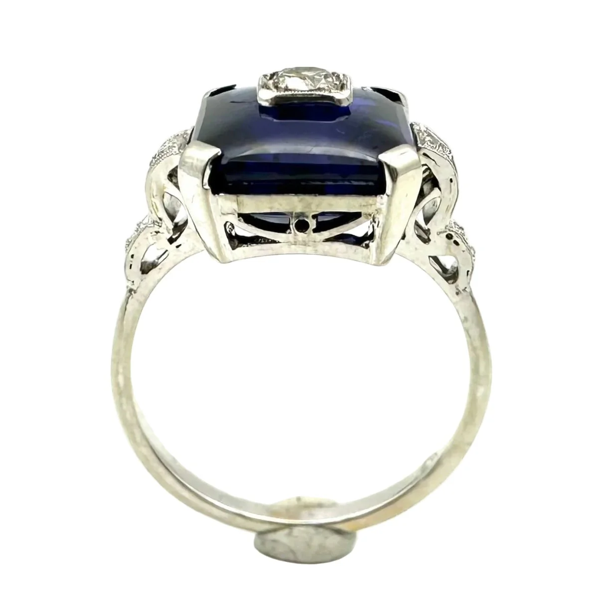 Bague Cocktail en or blanc, saphir et diamants - Image 3