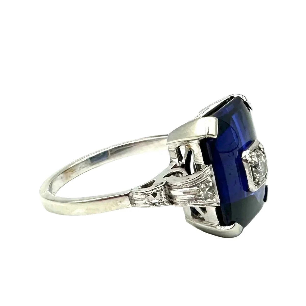 Bague Cocktail en or blanc, saphir et diamants - Image 6