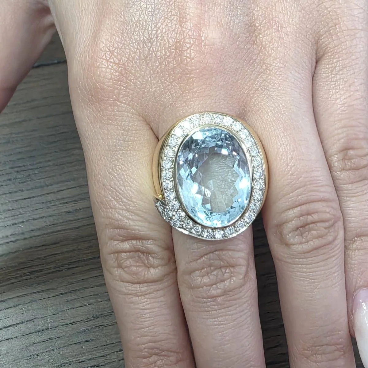 Bague Cocktail en or jaune, aigue-marine et diamants - Image 2