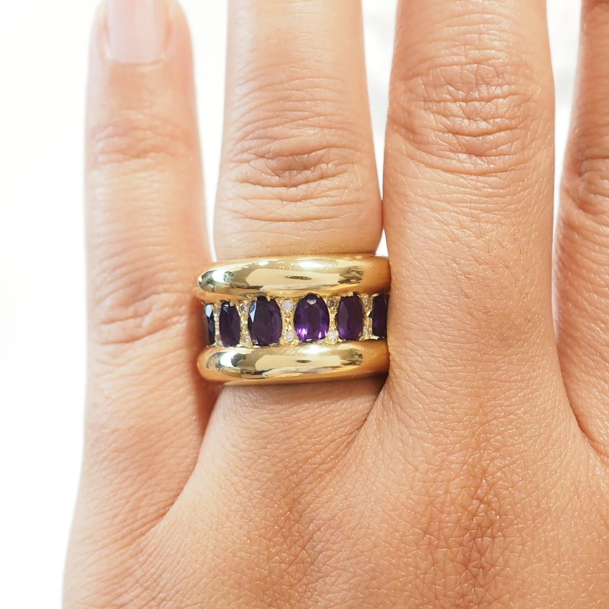 Bague Cocktail en or jaune, améthystes et diamants - Image 2
