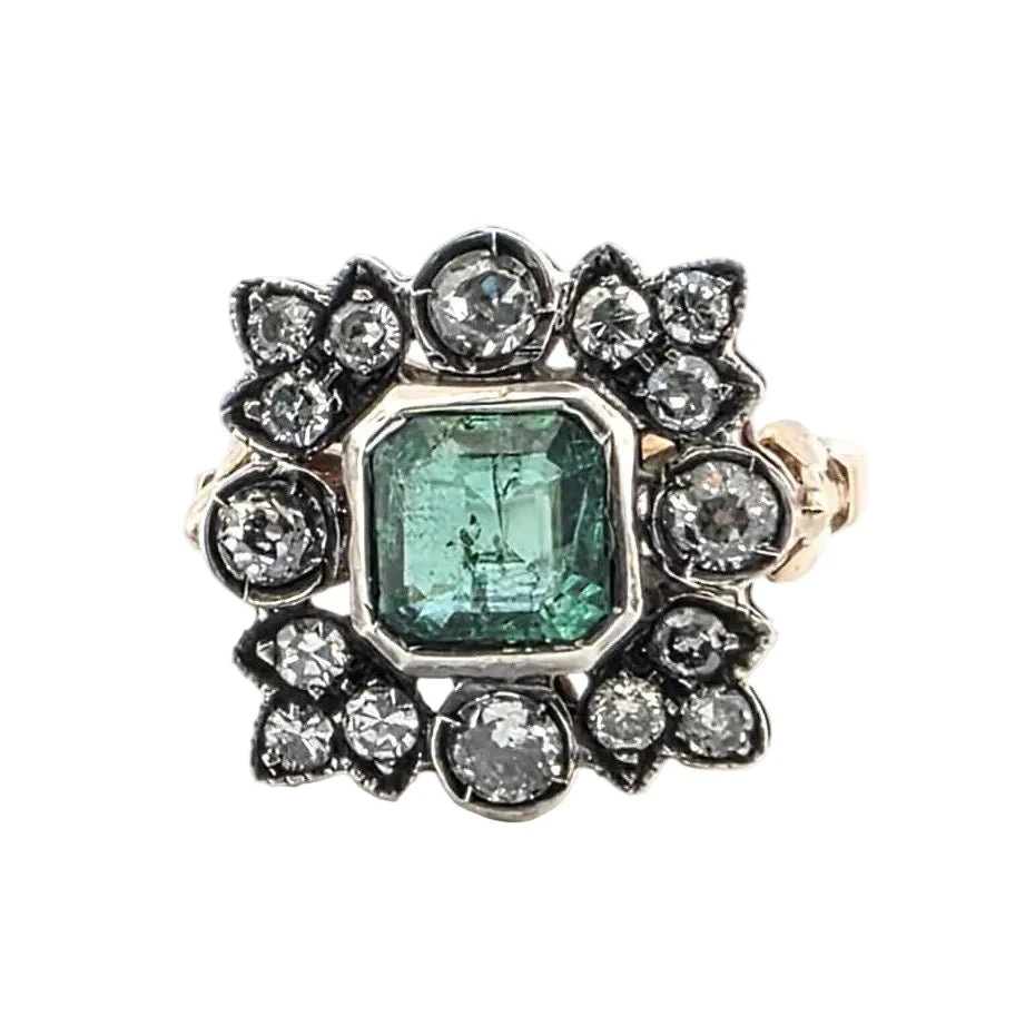 Bague Cocktail en or jaune, argent, émeraude et diamants