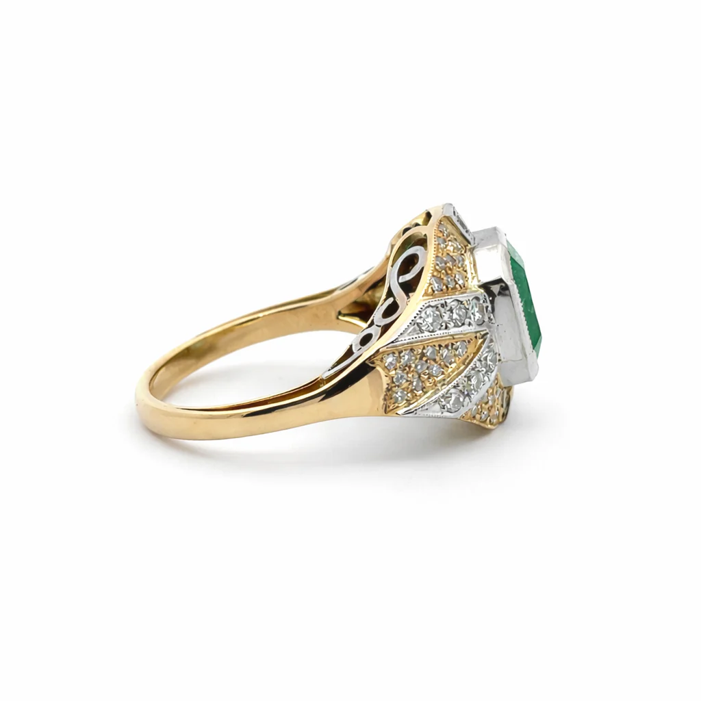Bague Cocktail en or jaune, or blanc, émeraude et diamants - Image 5