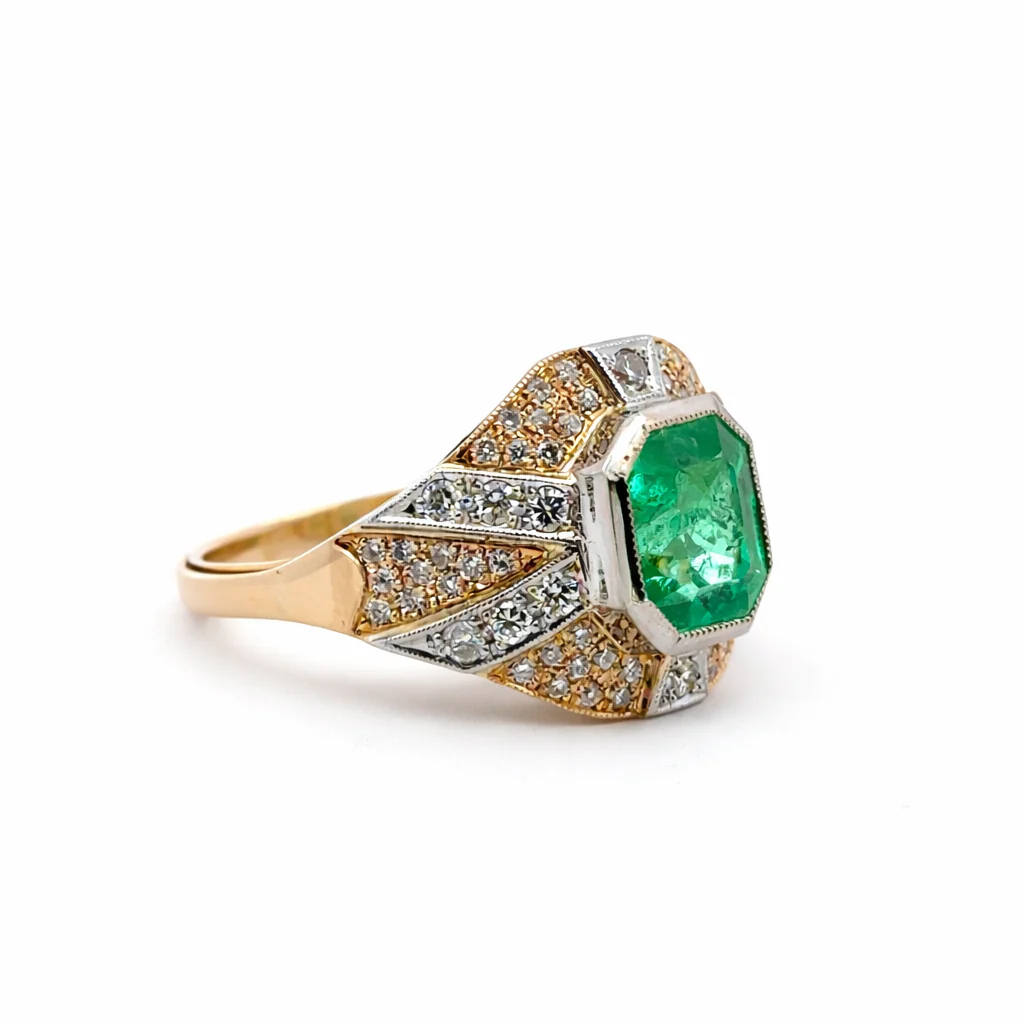 Bague Cocktail en or jaune, or blanc, émeraude et diamants - Image 6