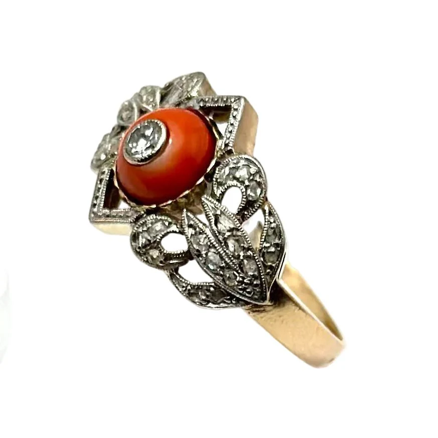 Bague Cocktail en or jaune, or blanc, platine, corail et diamants - Image 9