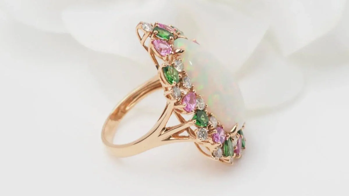 Bague Cocktail en or rose et cabochon d'opale - Image 5