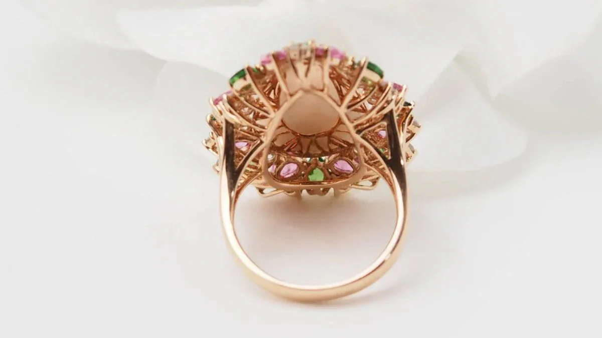 Bague Cocktail en or rose et cabochon d'opale - Image 6