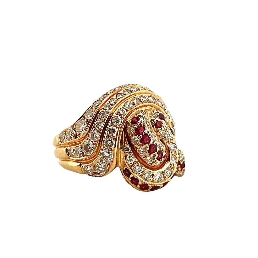 Bague Cocktail HERVÉ SCHICK en or jaune, rubis et diamants - Image 2