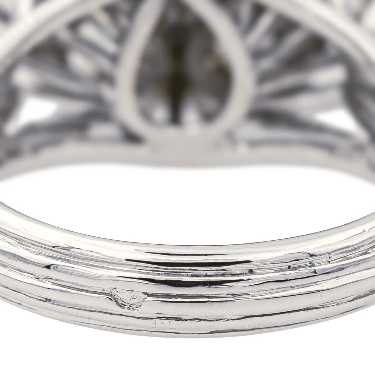 Bague Cocktail en or blanc et diamants - Image 7