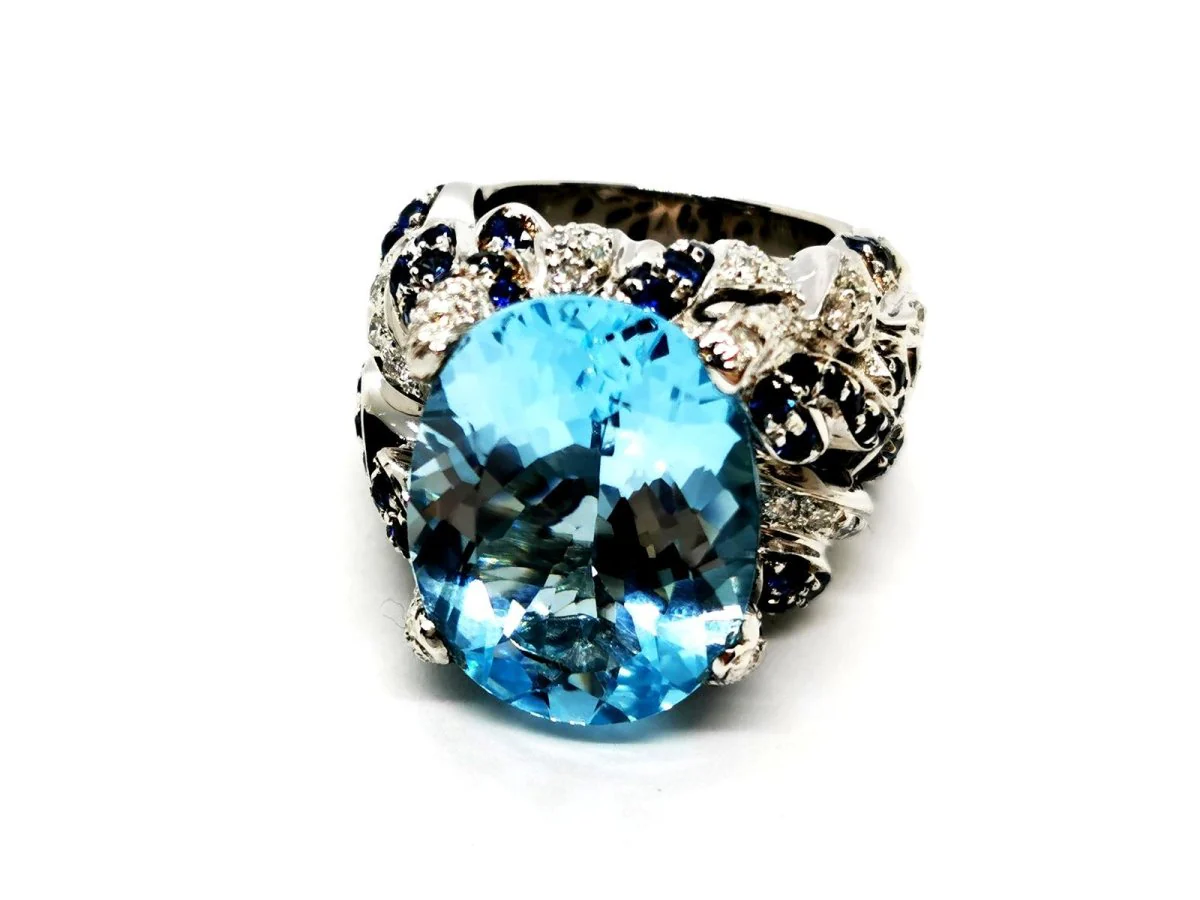 Bague Cocktail en Or blanc et Topaze
