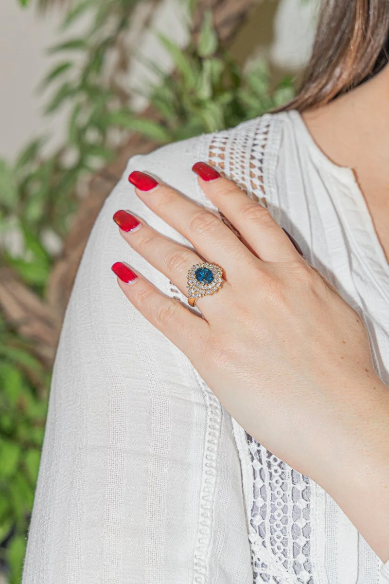 Bague Cocktail en or jaune, saphir et diamant - Image 2