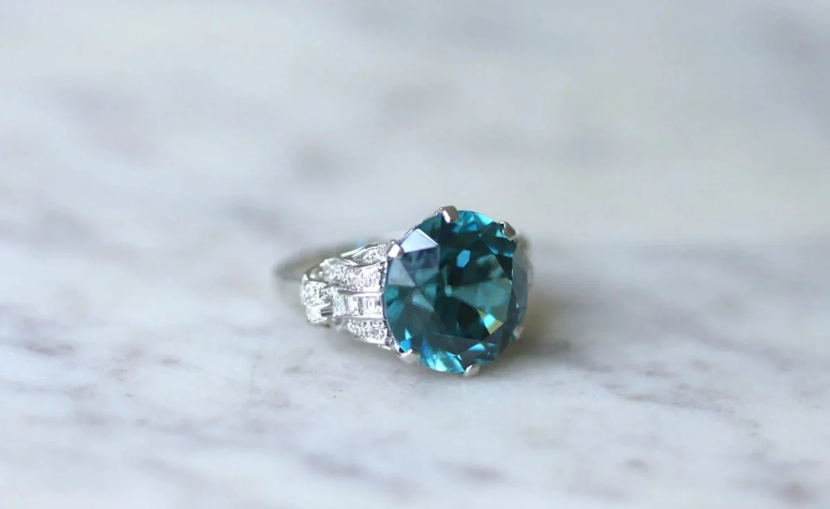 Bague Cocktail Zircon bleu et diamants sur platine - Image 5