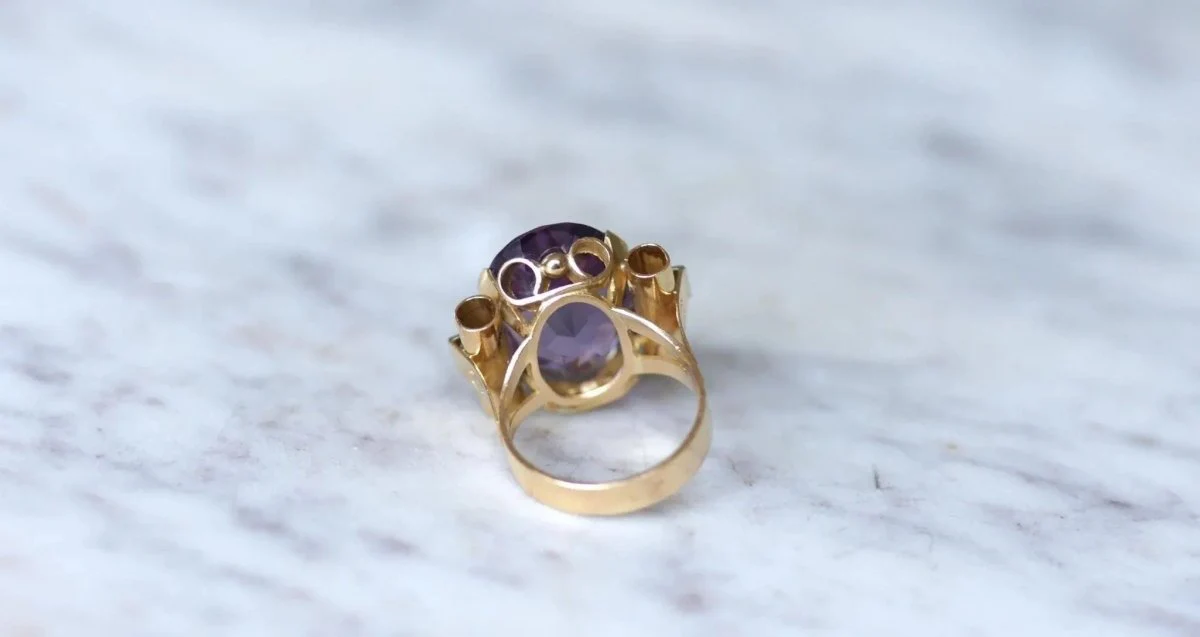 Bague Tank Améthyste et Diamants sur Or Jaune - Image 9