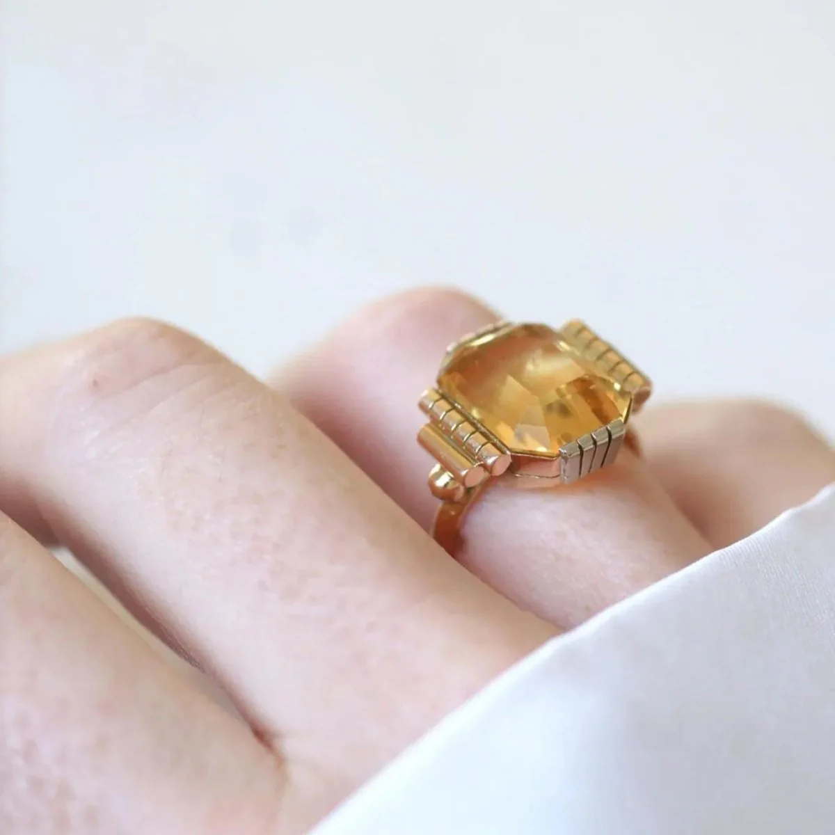Bague Cocktail en or jaune, or blanc et citrine - Image 2