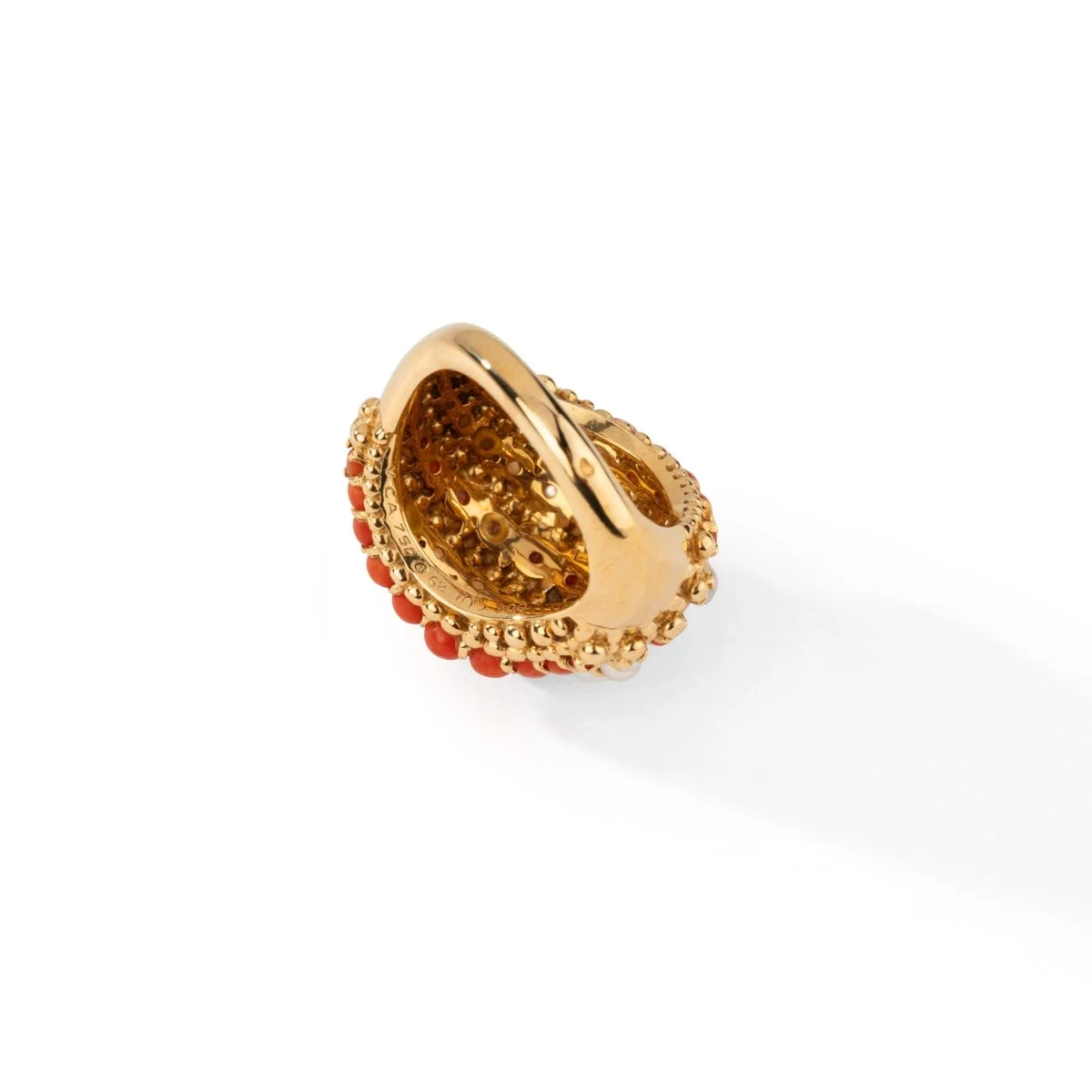 Bague Cocktail VAN CLEEF & ARPELS en or jaune, corail et perles - Image 6