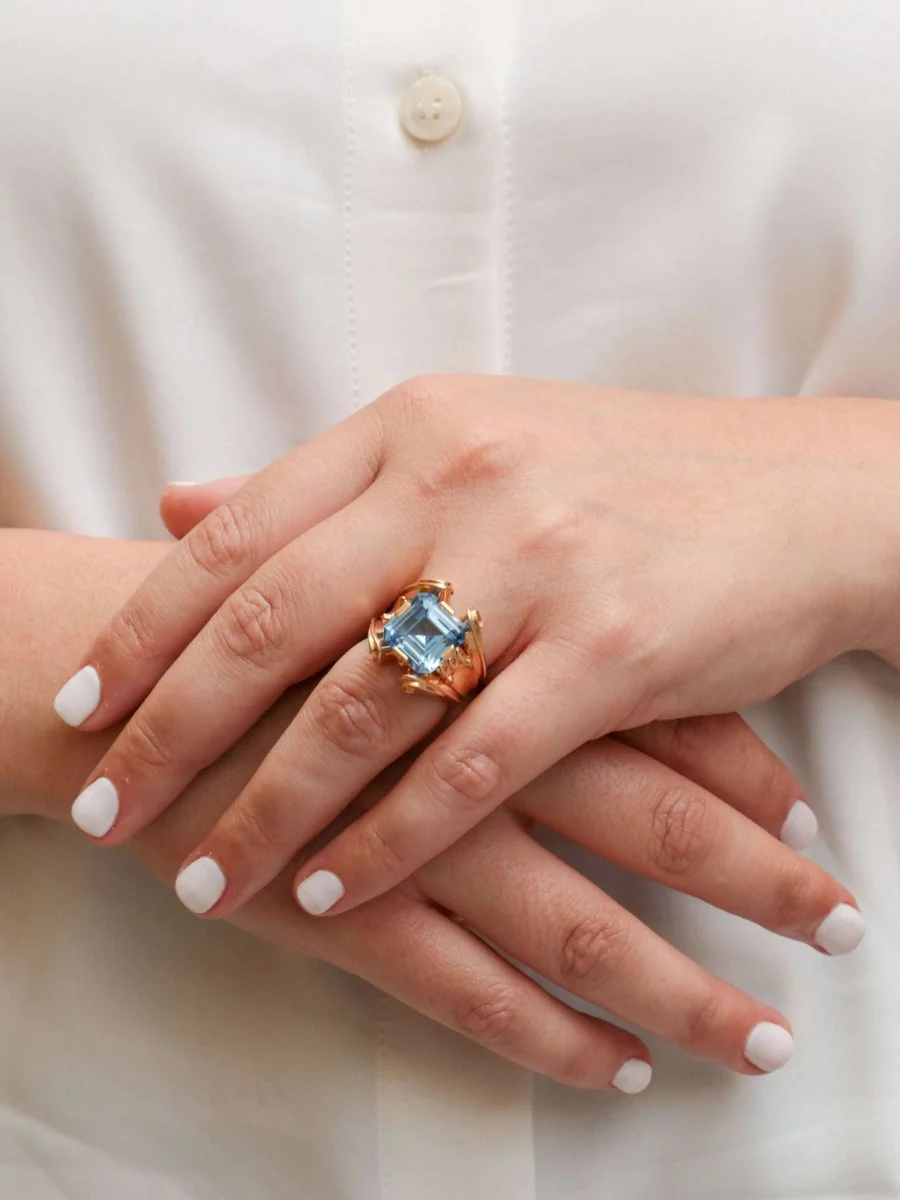 Bague cocktail vintage en or et pierre bleue - Image 7