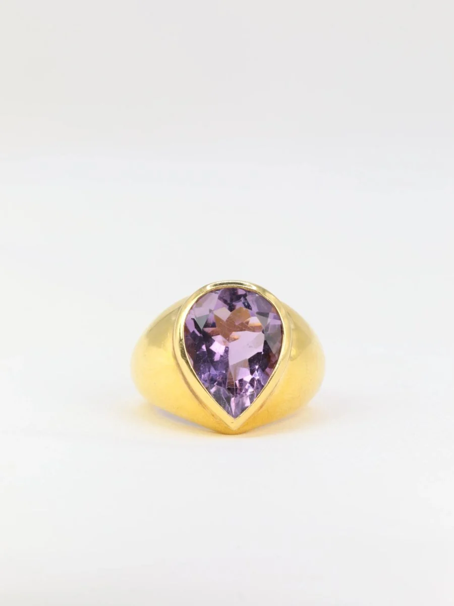 Bague cocktail vintage en or jaune et améthyste poire