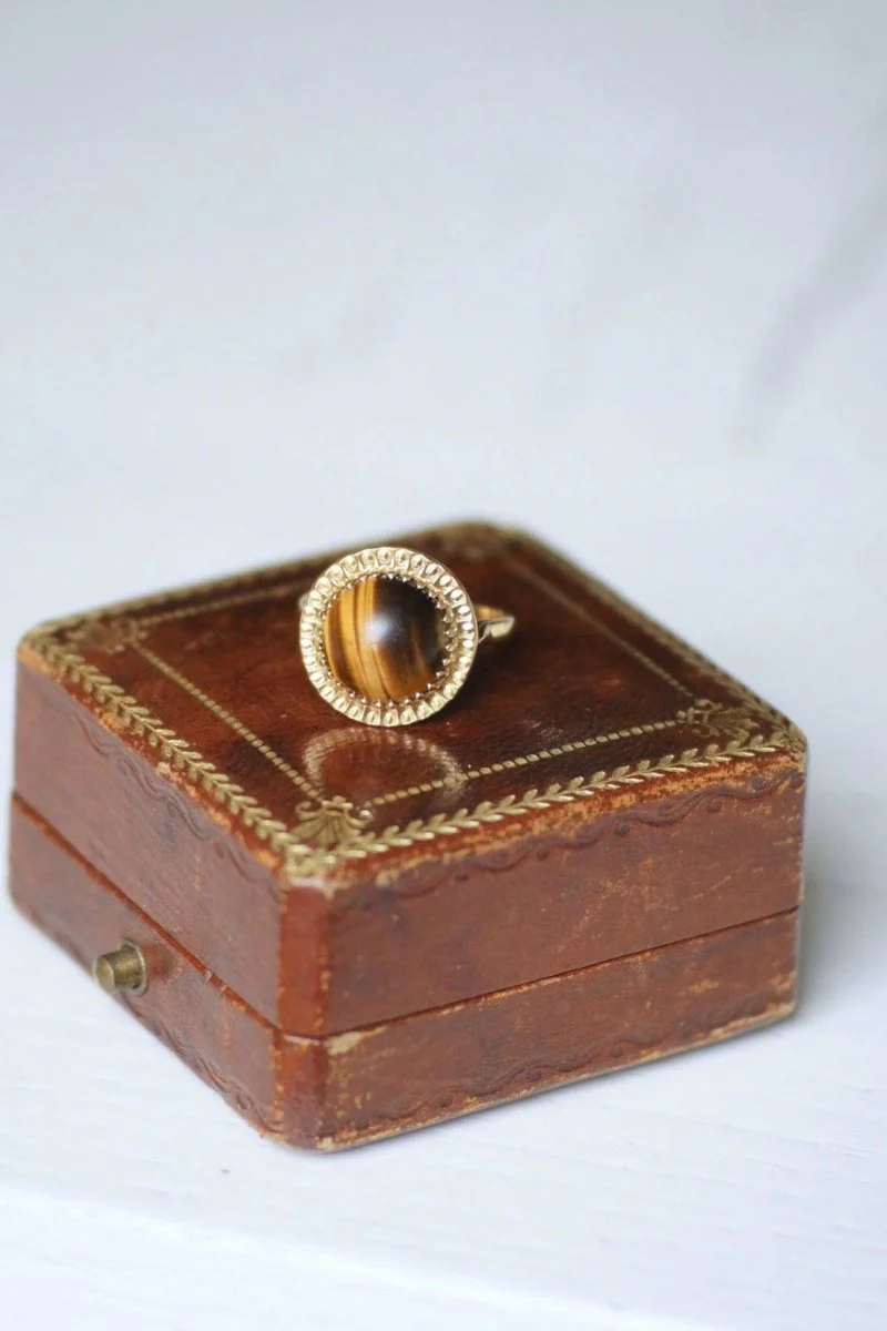 Bague cocktail vintage or jaune et quartz oeil de tigre