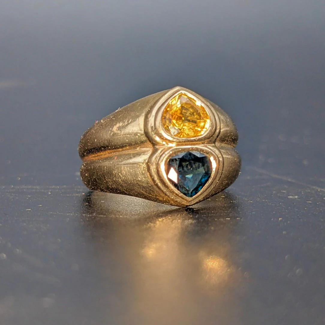 Bague Coeurs en or jaune, saphir jaune et saphir bleu - Image 7