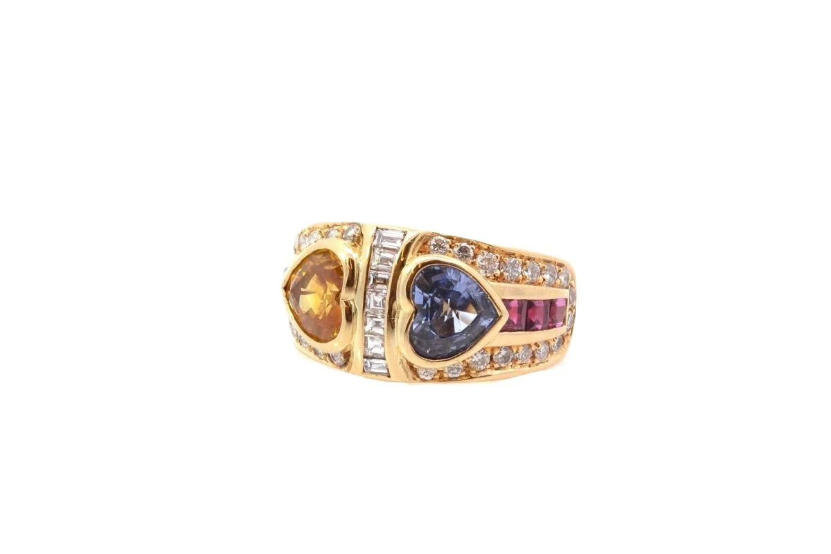 Bague Bandeau en or jaune, saphirs, diamants et rubis