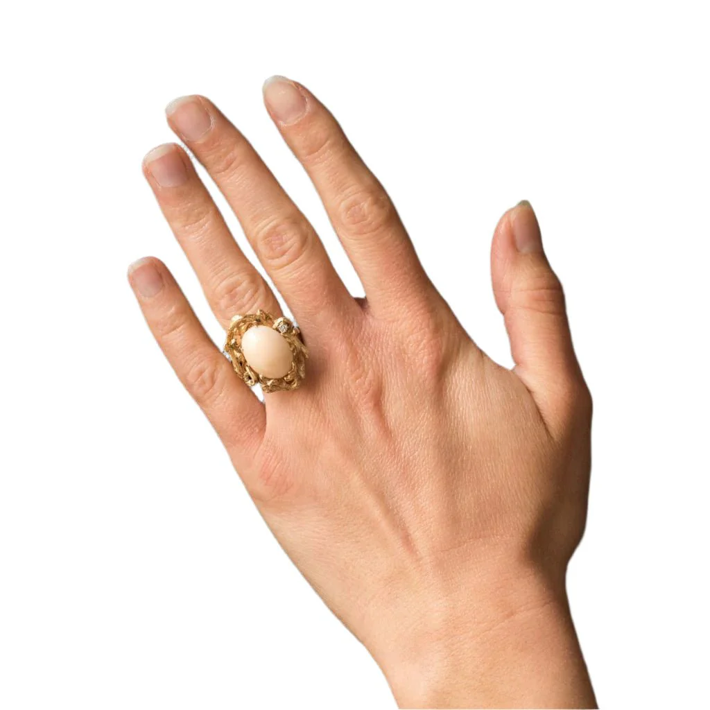 Bague Cocktail en or jaune, corail et diamants - Image 2