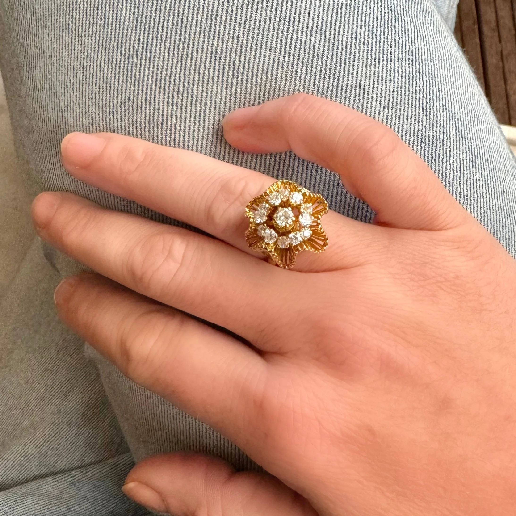 Bague Cocktail corolle en or jaune et diamants - Image 2