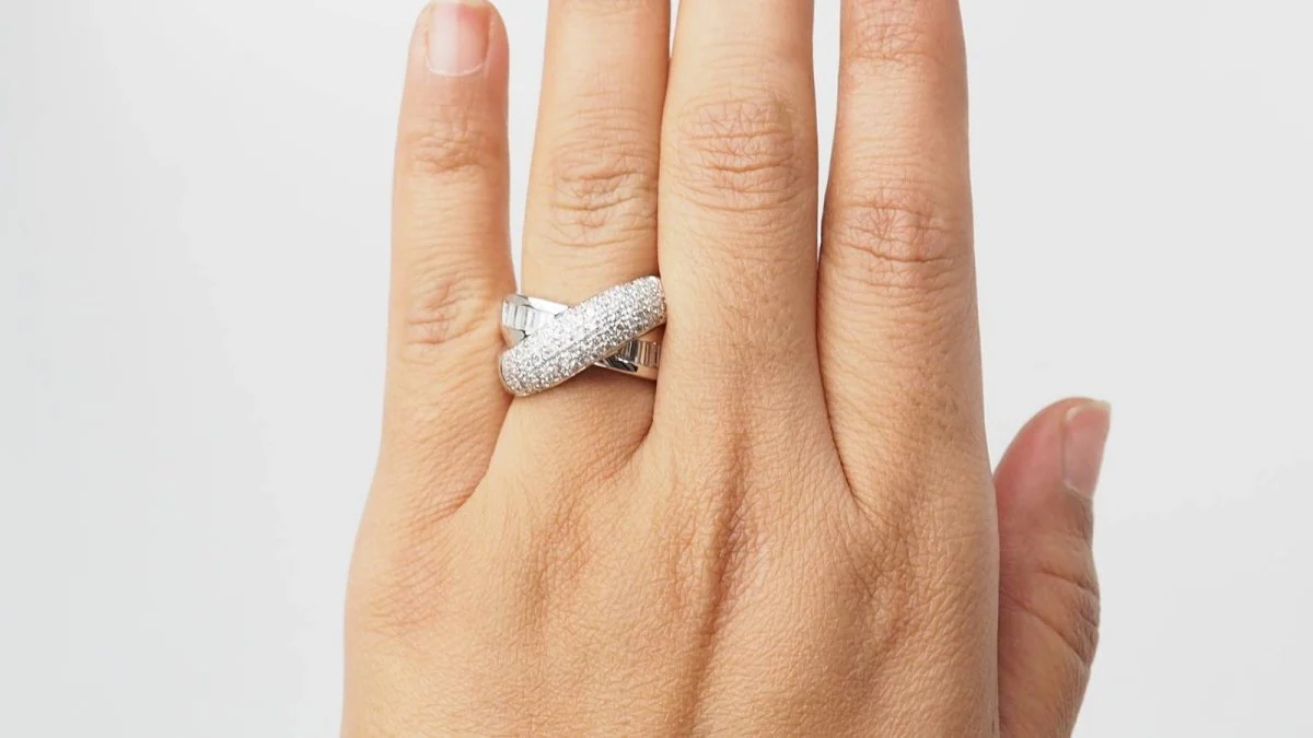 Bague croisée en or blanc et diamants - Image 2