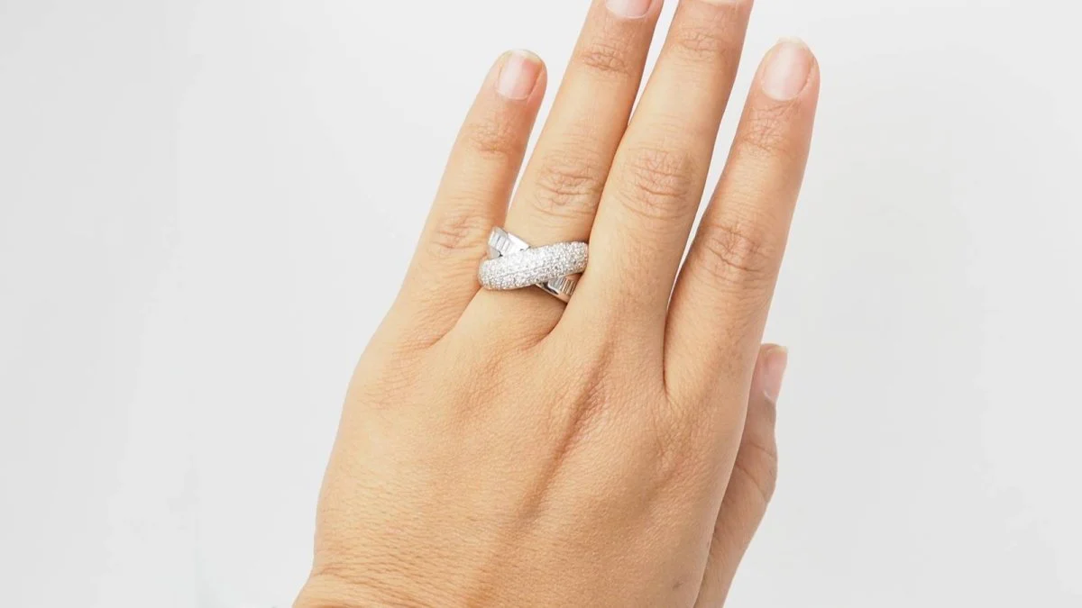 Bague croisée en or blanc et diamants - Image 8