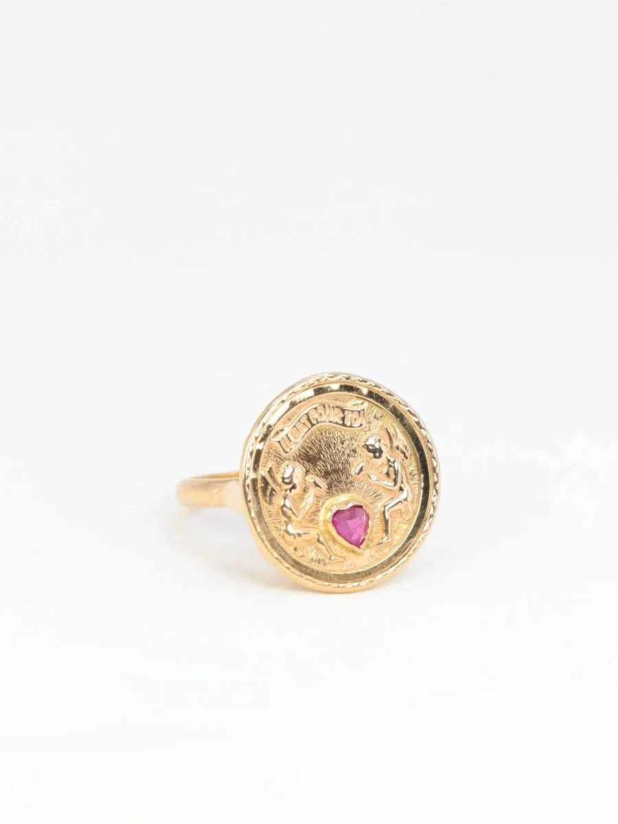 Bague d’amour vintage IL BAT POUR TOI en or et rubis