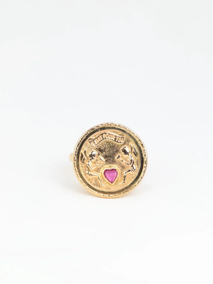 Bague d’amour vintage IL BAT POUR TOI en or et rubis - Image 3