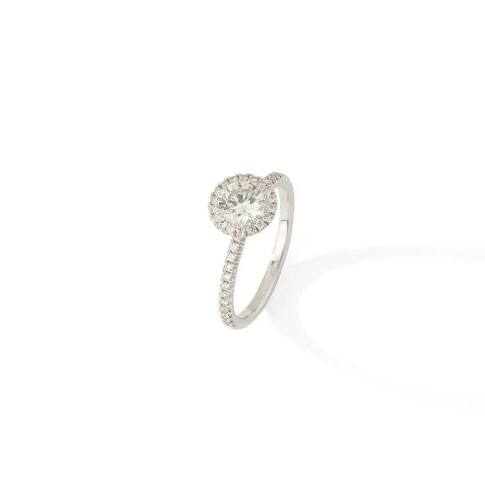 Bague de fiançailles en or blanc ornée de diamants. - Image 2